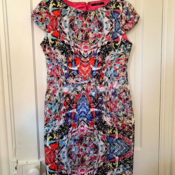 Tahari Printed Bodycon Graphic Dress - Picture 6 of 14